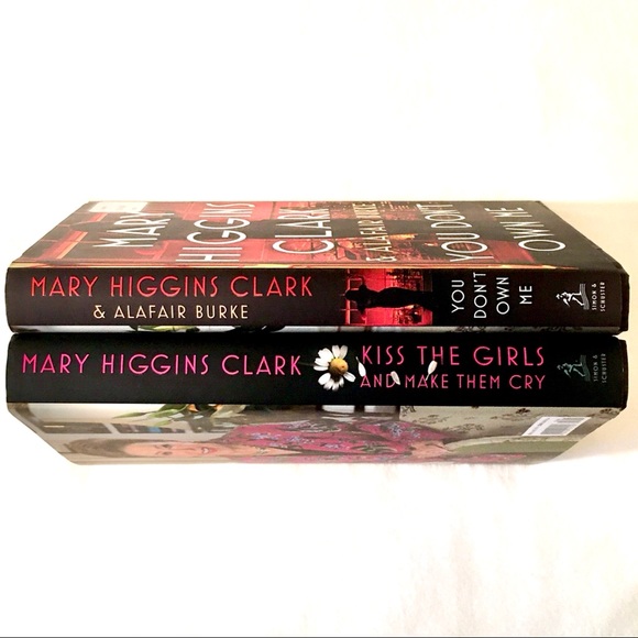 (2) MARY HIGGINS CLARK Hardcover Books - Picture 8 of 8
